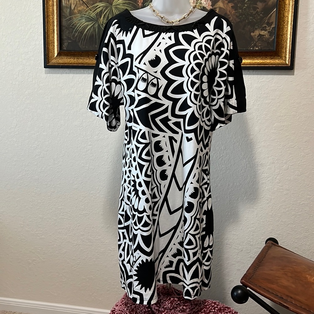 Joyous & Free Black & White Dress with peek-a-boo sleeves. Size M